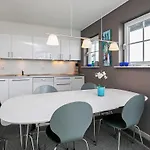 8 Person On A In Апартаменты